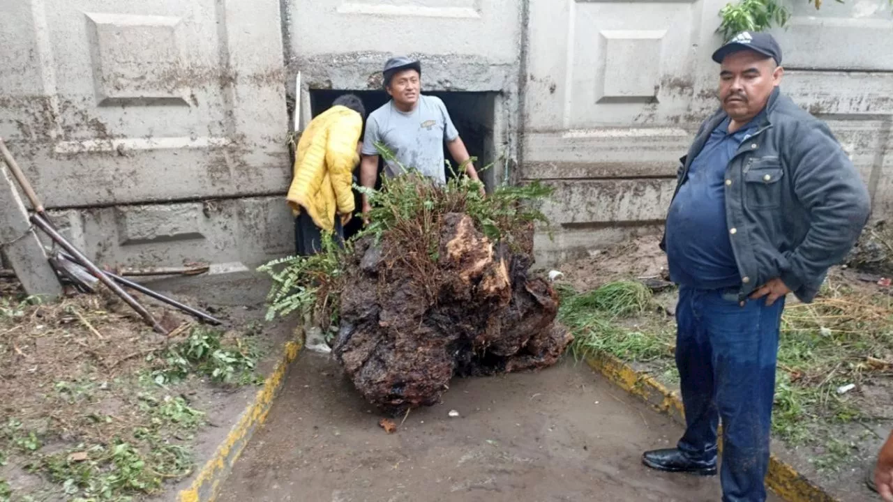 Atienden lluvia atípica en Tecámac; deja afectaciones en 10 comunidades