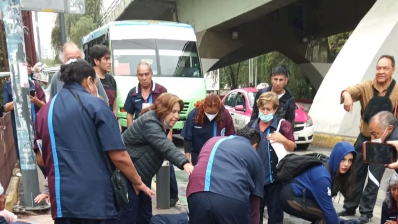 IMÁGENES FUERTES: camioneta atropella a trabajadores del IPN que realizaban bloqueo en Azcapotzalco