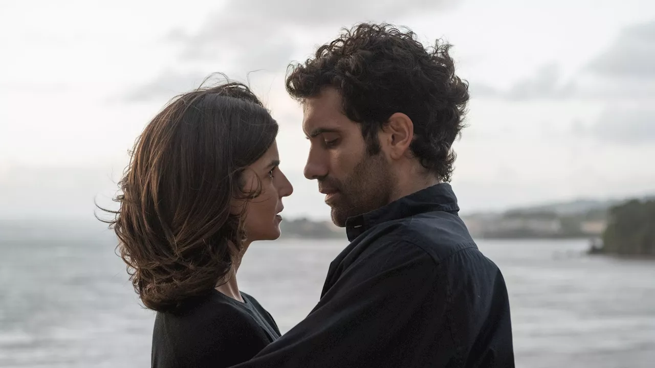 La serie que arrasa en Netflix con Clara Lago como protagonista y que ...