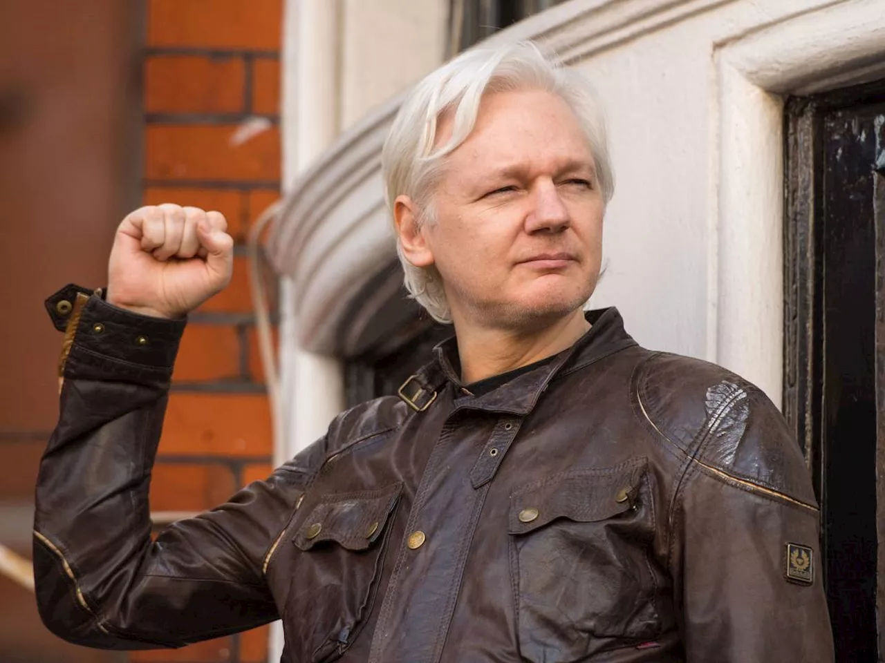 Assange è libero: patteggia con gli Usa e torna in Australia