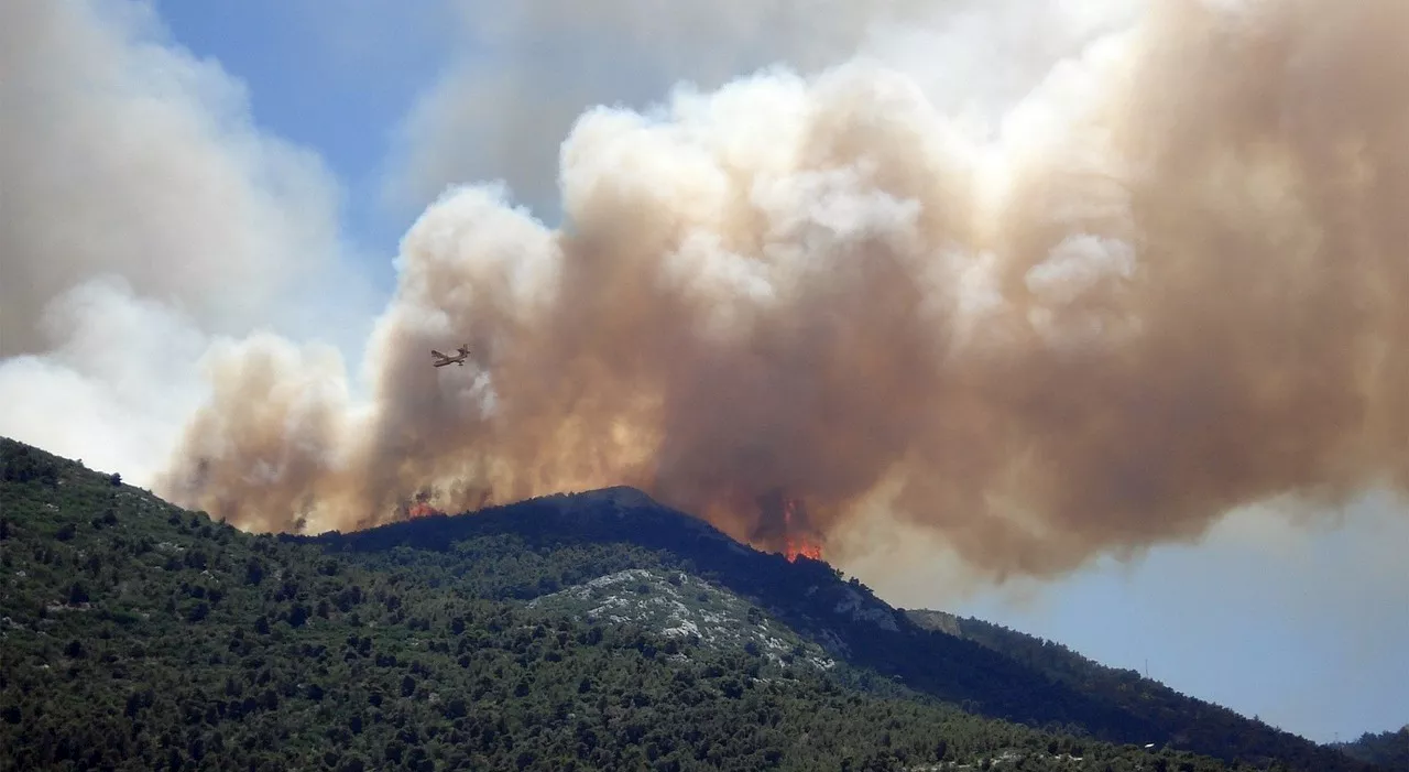 Incendi estremi, ecco perché negli ultimi 20 anni il rischio è raddoppiato: ecco cosa sta succedendo