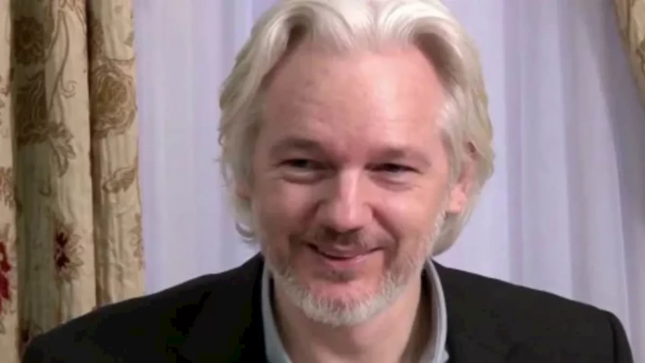 WikiLeaks founder Julian Assange: 5 साल बाद ब्रिटेन की जेल से बाहर आए जूलियन असांजे, अमेरिकी न्याय विभाग के साथ हुई डील के बाद मिली रिहाई