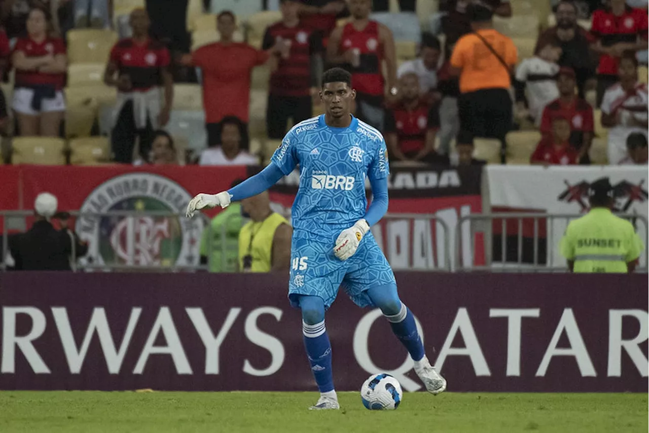 Corinthians acerta a contratação de Hugo Souza, do Flamengo, por empréstimo