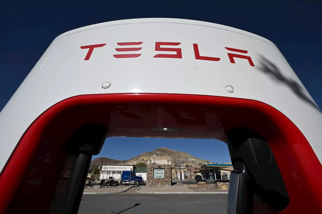 Suède: un syndicat va poursuivre Tesla en justice pour rétention d'information