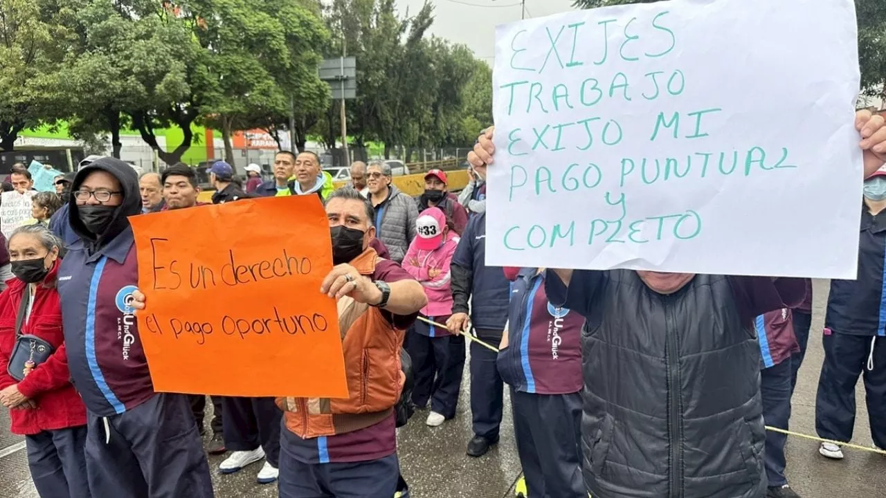 Trabajadores del IPN provocan caos en Circuito Interior; camioneta arrolla a manifestantes