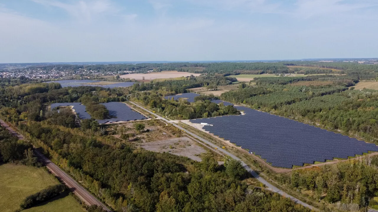 Sud Sarthe : Loirécopark accueille le plus grand parc solaire de Sarthe