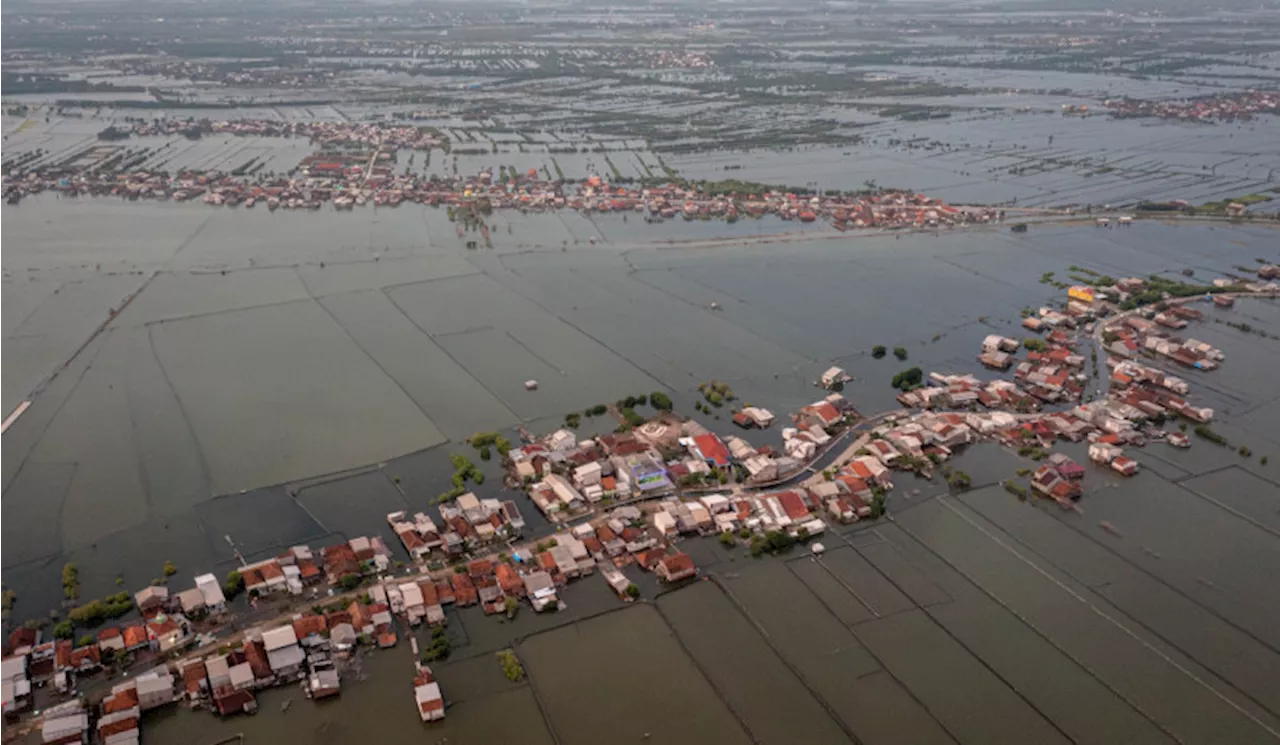 Prakiraan Cuaca Indonesia Rabu 266, Waspadai Potensi Banjir Rob di Pesisir Jawa Tengah