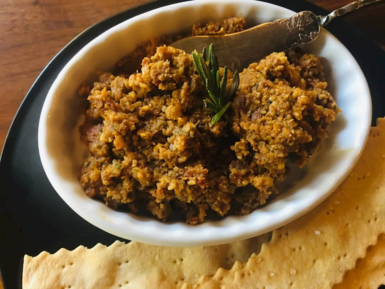 Recipe: Sunflower Seed, Basil and Sun-Dried Tomato Spread