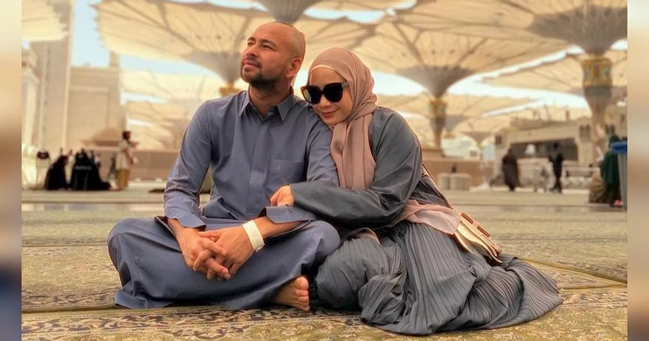 Deretan Foto Raffi Ahmad dan Nagita Slavina di Masjid Nabawi, Ibunda Rafathar Didoakan Tak Lepas Hijab