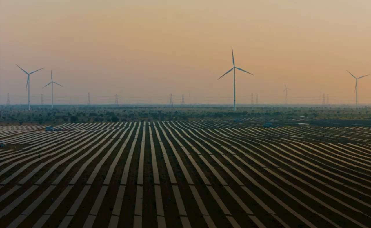 अदाणी समूह नवीकरणीय ऊर्जा क्षेत्र में 2030 तक ₹2 लाख करोड़ का निवेश करेगा