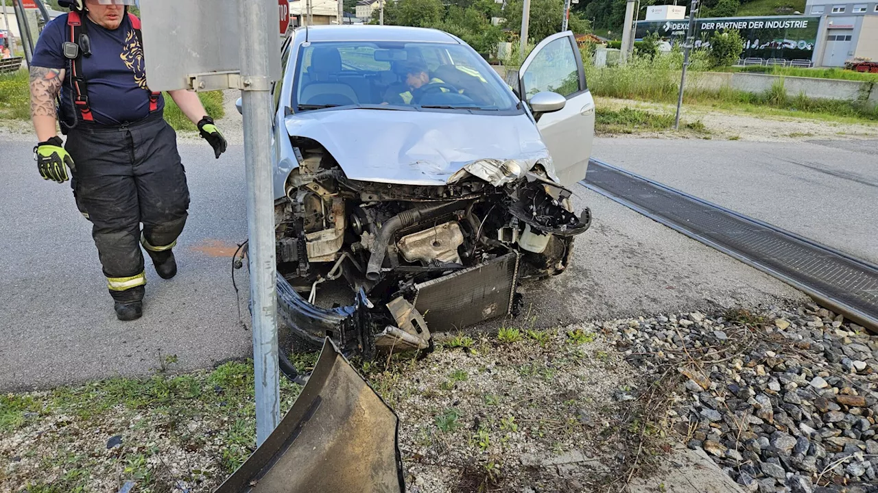 Pkw krachte in Waidhofen/Ybbs gegen Citybahn