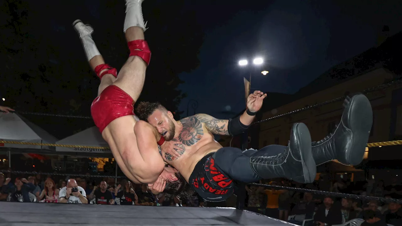 Wrestling-Show am Neunkirchner Hauptplatz begeisterte 600 Besucher