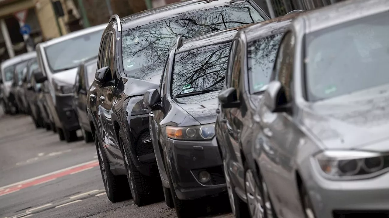 Hessen: Umwelthilfe beantragt in 13 Städten höhere SUV-Parkgebühren