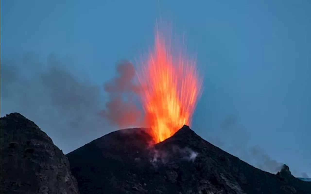 Stromboli, allerta arancione della Protezione Civile per rischio eruzione: cosa succede