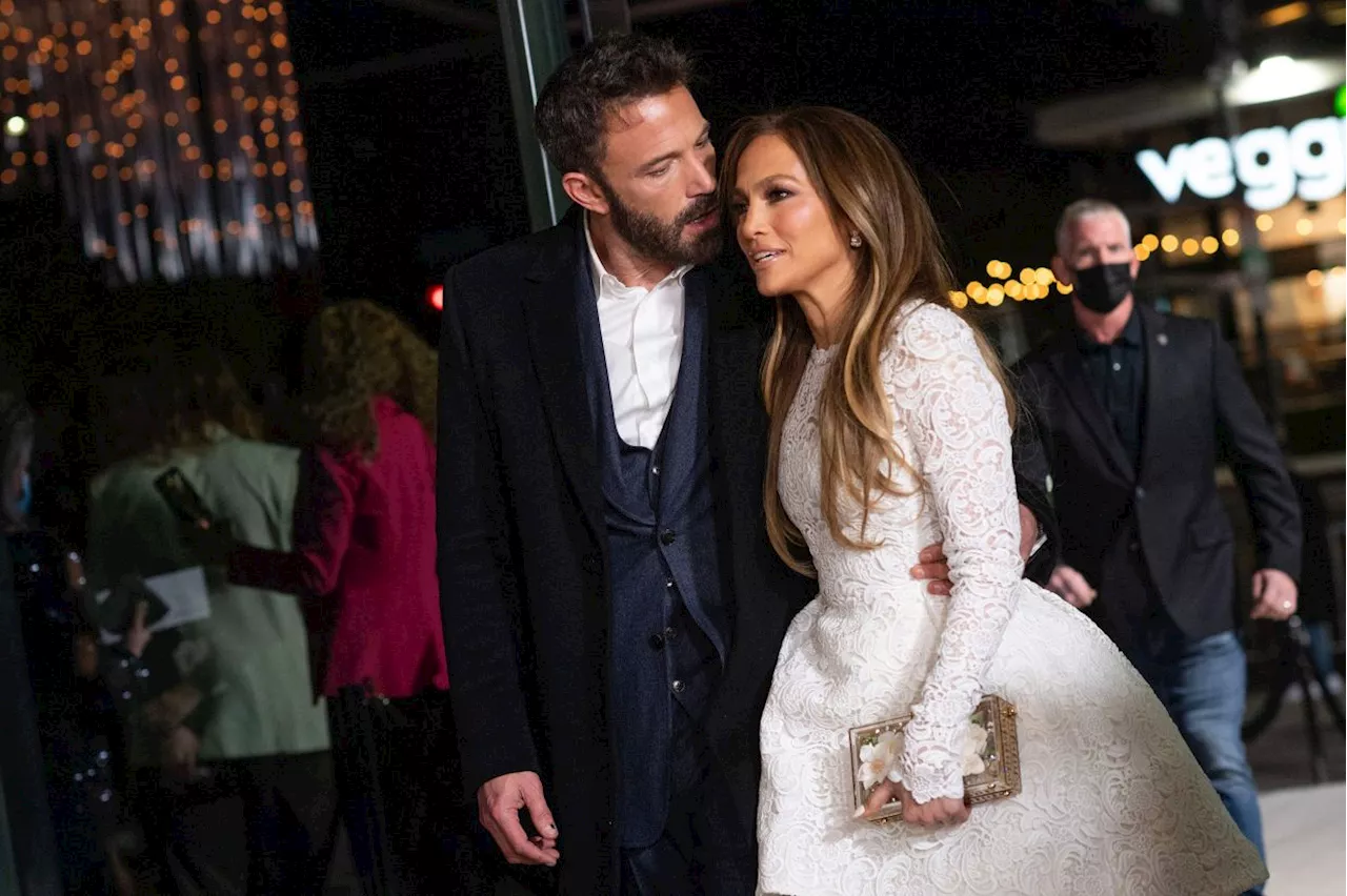 Ben Affleck confronts paparazzi while leaving his, J.Lo’s mansion amid marital tensions