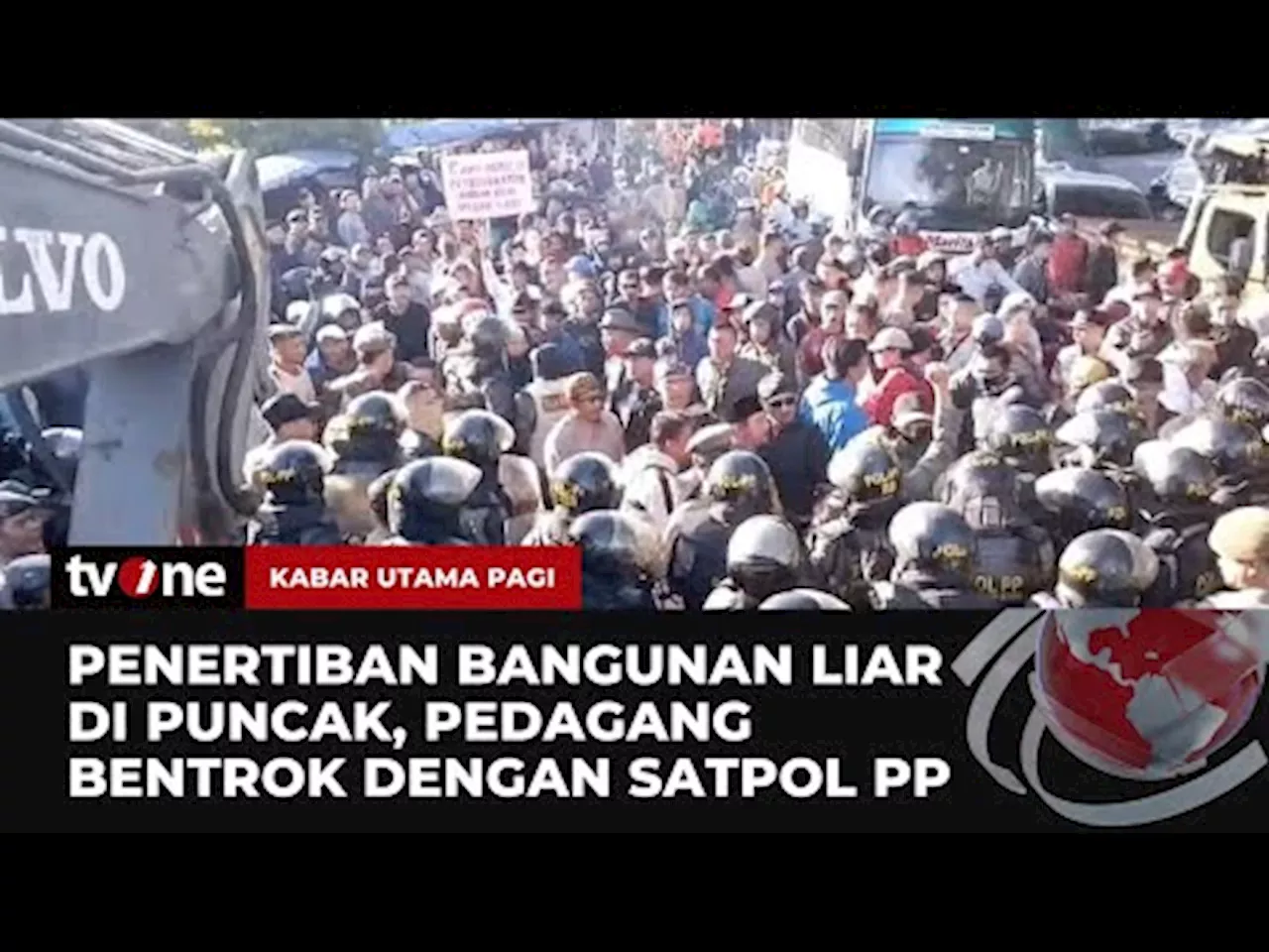 Pedagang dan Satpol PP Saling Dorong saat Penertiban Bangunan Liar di Puncak