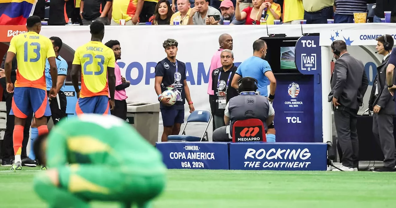 Estos fueron los audios del VAR en el posible penal sobre Yerry Mina ante Paraguay