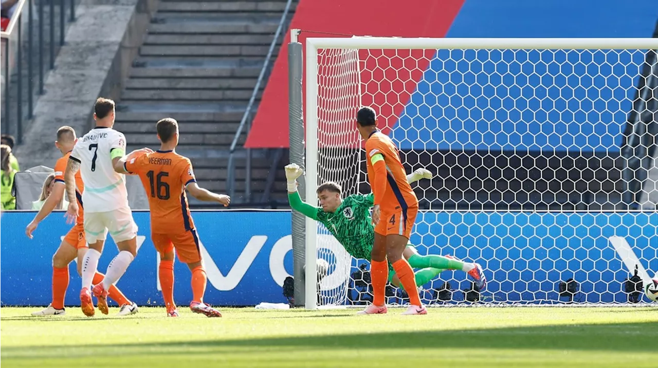 Dramatische start Oranje tegen Oostenrijk: Malen maakt eigen doelpunt