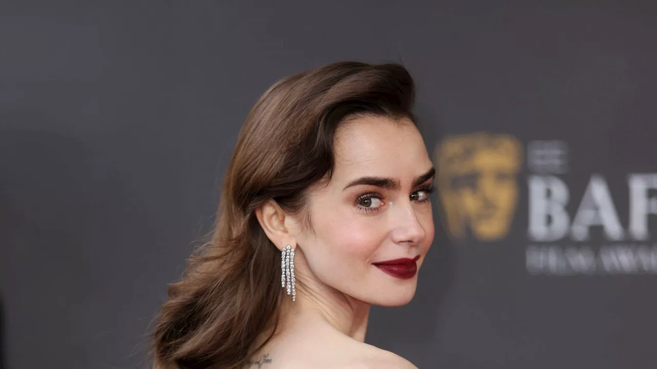 Lily Collins greift zur Schere und schneidet sich einen Bob