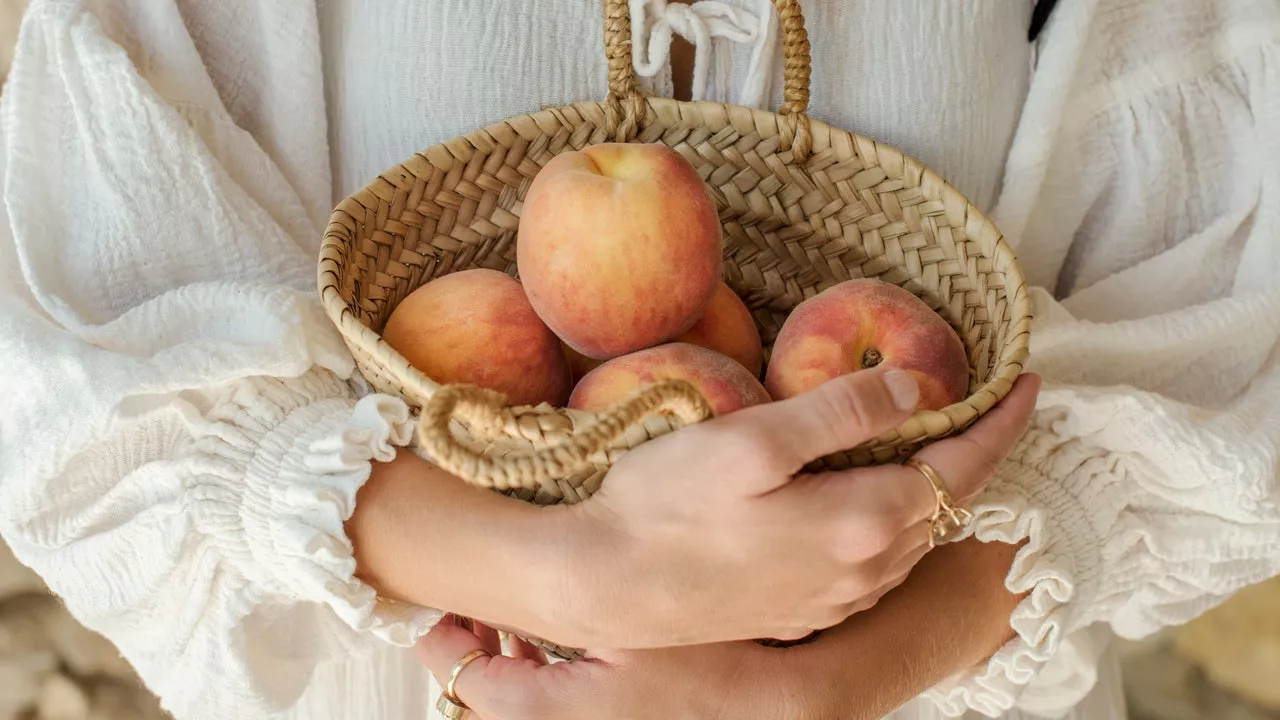 Disinfettare frutta e verdura: perché farlo sempre (anche se bio)