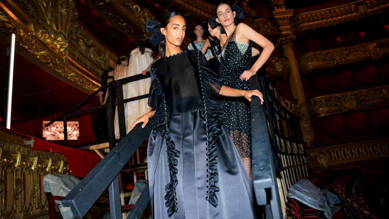 Chanel fait défiler sa collection haute couture automne-hiver 2024-2025 au Palais Garnier