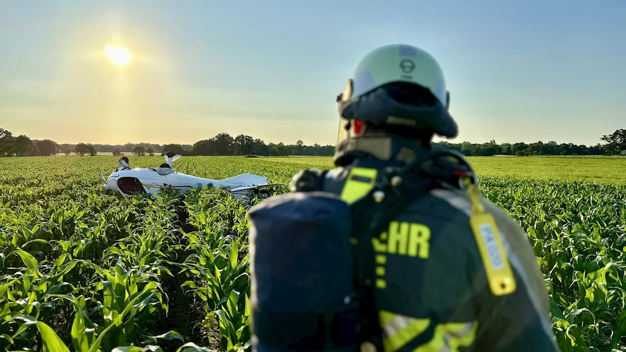 Kleinflugzeug muss auf Acker in Hünxe notlanden