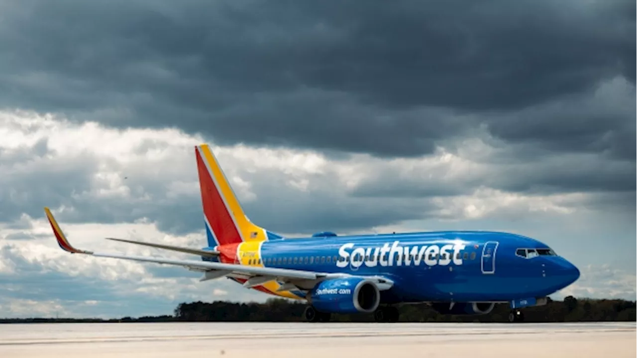 Southwest Airlines Cuts Revenue Estimate on Complex Environment