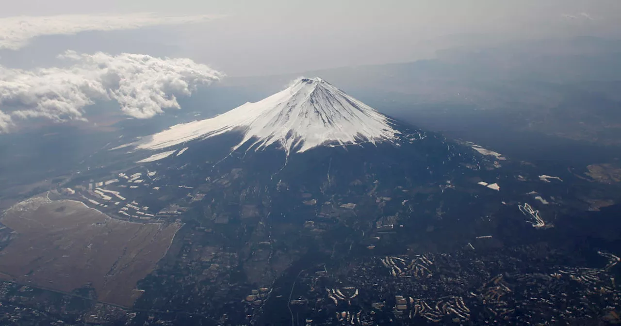 4 bodies recovered on Mount Fuji after missing climber sent photos from summit to family