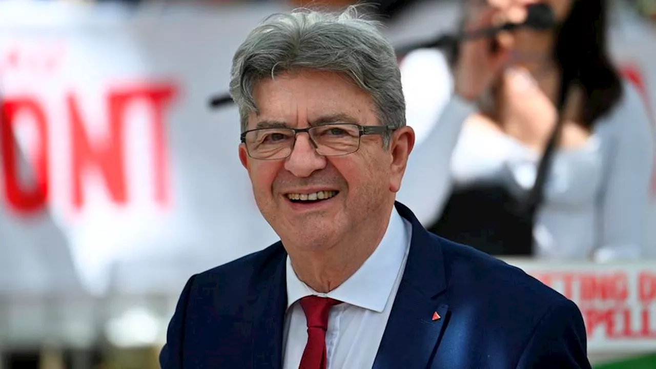 Pourquoi Jean-Luc Mélenchon et Manuel Bompard portent-ils un triangle rouge sur leur veste ?