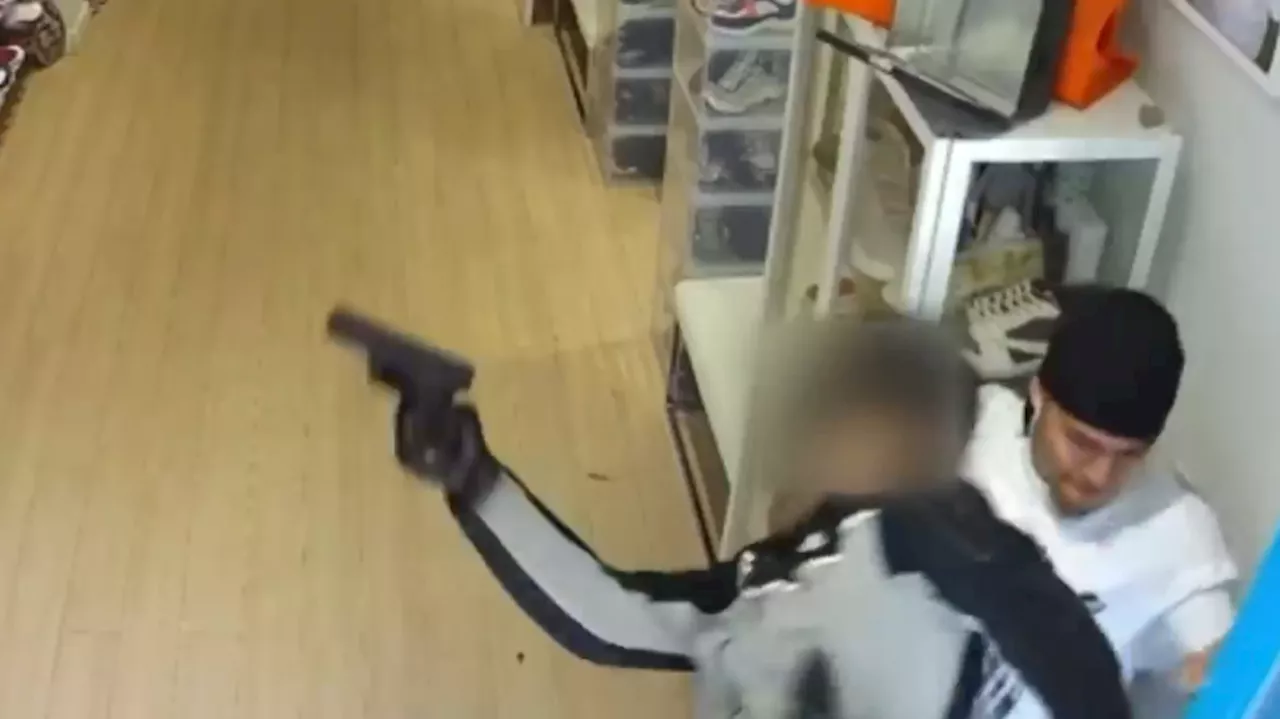 Video captures struggle between store employees and robber with loaded gun on Queen Street West