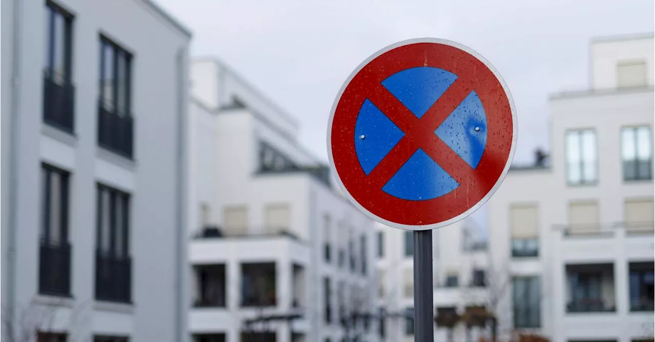 Parkwächter stornierte Strafen und ließ sich bestechen