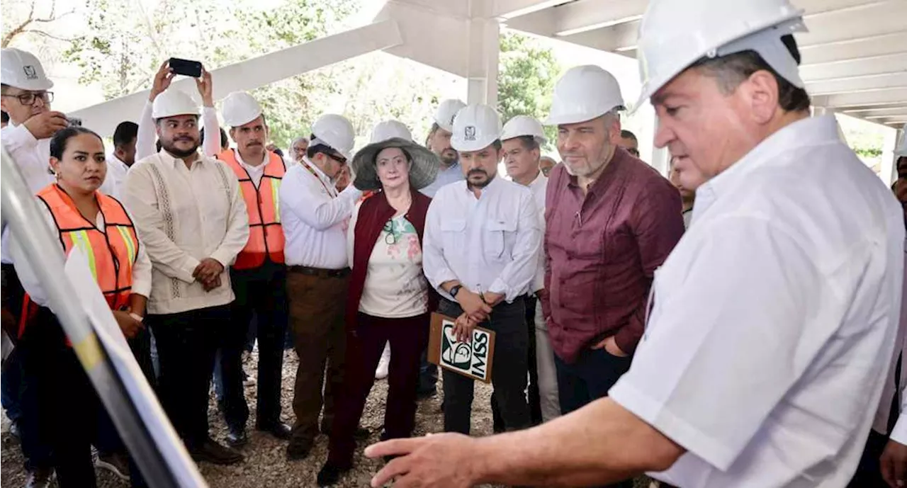 Alfredo Ramírez Bedolla y Zoé Robledo supervisan construcción de hospital indígena en Aquila, Michoacán