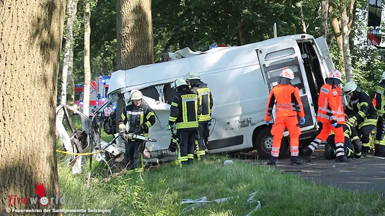 D: Transporterlenker (25) prallt bei Anderlingen gegen Baum → schwer eingeklemmt und tödlich verletzt