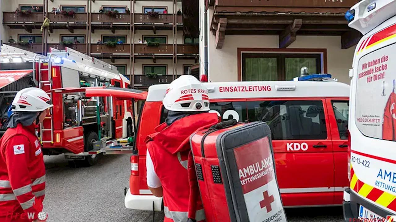 Tirol: Großübung der Feuerwehr Tux mit dem Roten Kreuz in einem Hotel