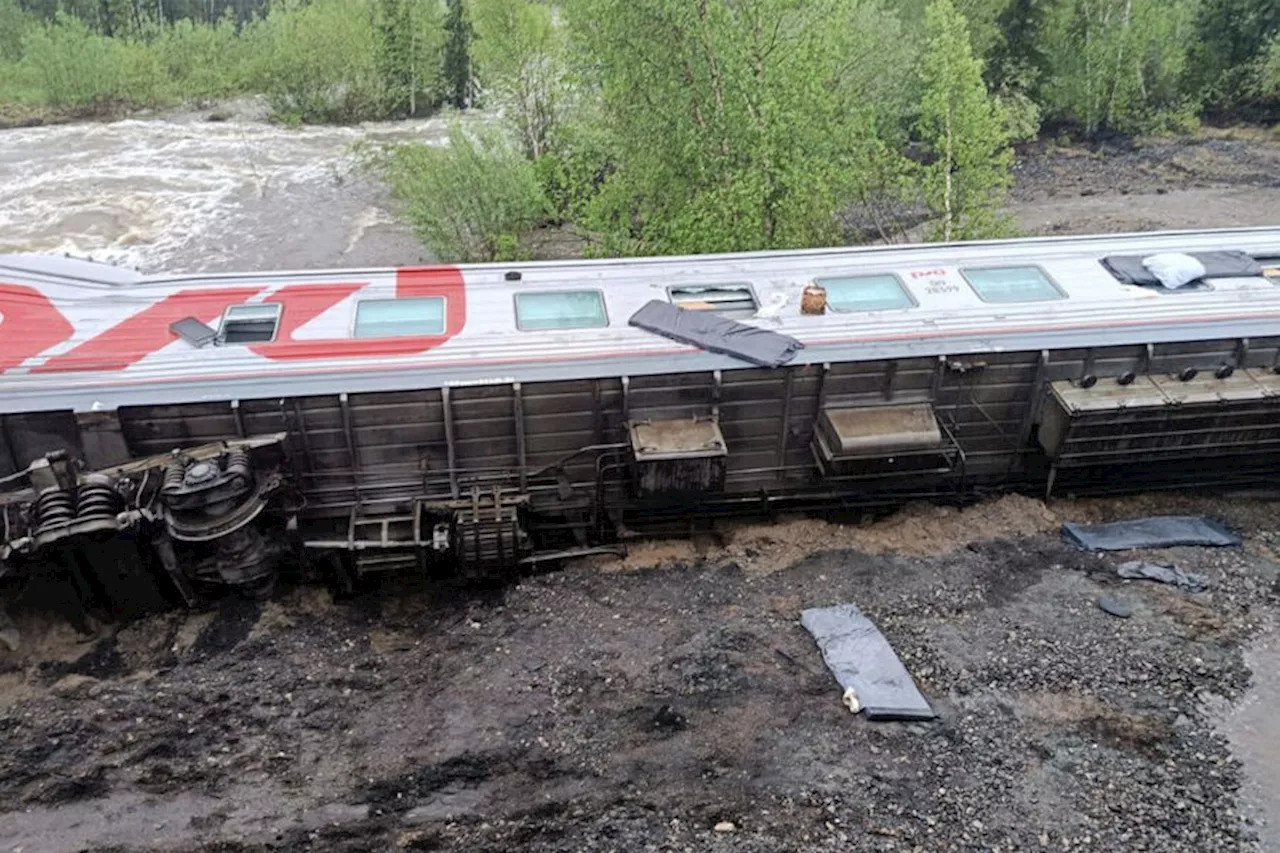 В Коми восстановили движение после схода поезда с рельсов