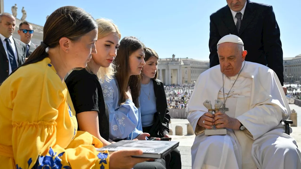 Pope greets Ukrainian wives and mothers, appeals for peace