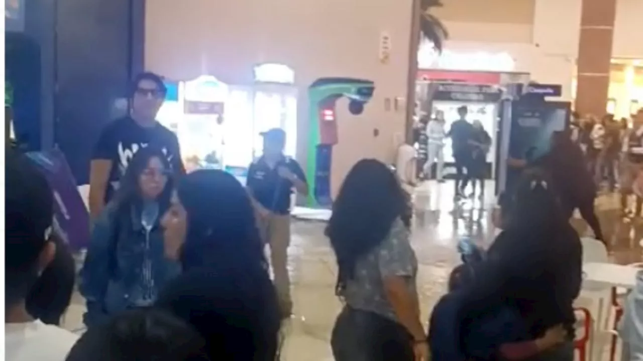 Fuerte lluvia desborda techo de plaza Chimalhuacán frente al Cinépolis