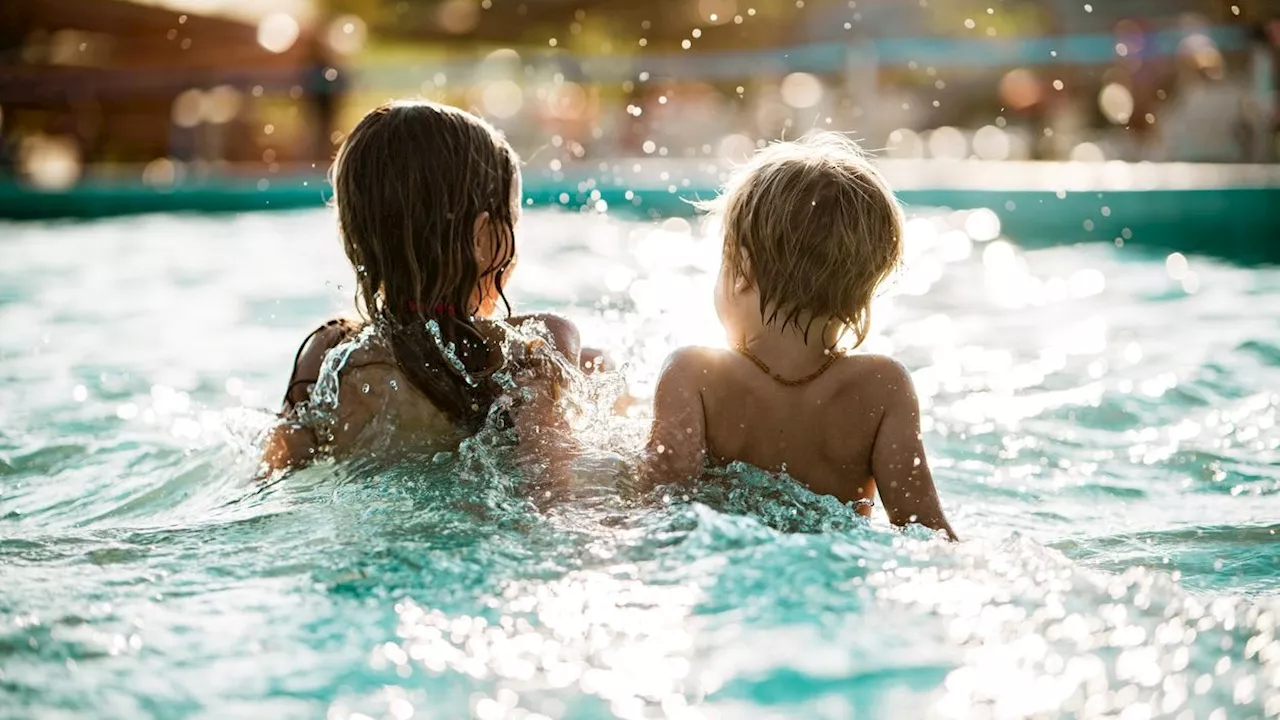 Frau verpasst fremdem Kleinkind in Freibad Ohrfeige