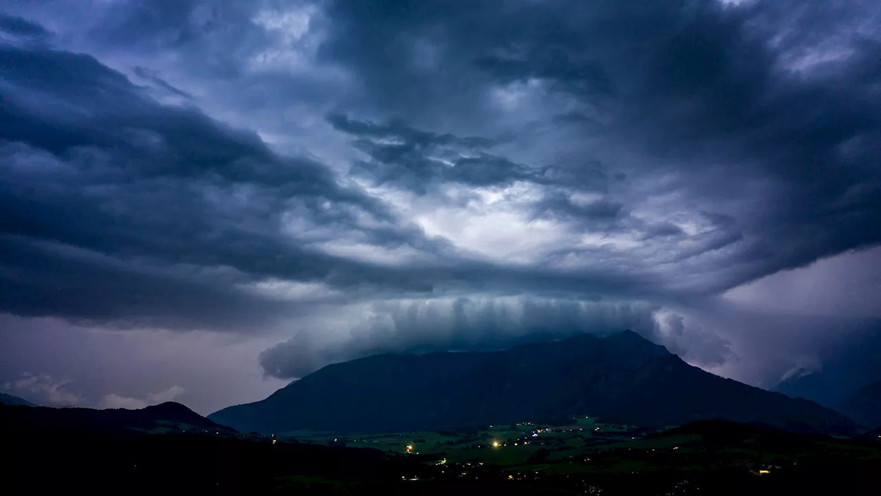 Gewitter-Walze rollt jetzt direkt auf Österreich zu