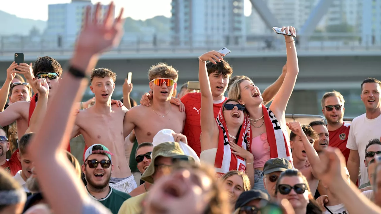 Videos zeigen Mega-Party bei 'Heute'-Public-Viewing