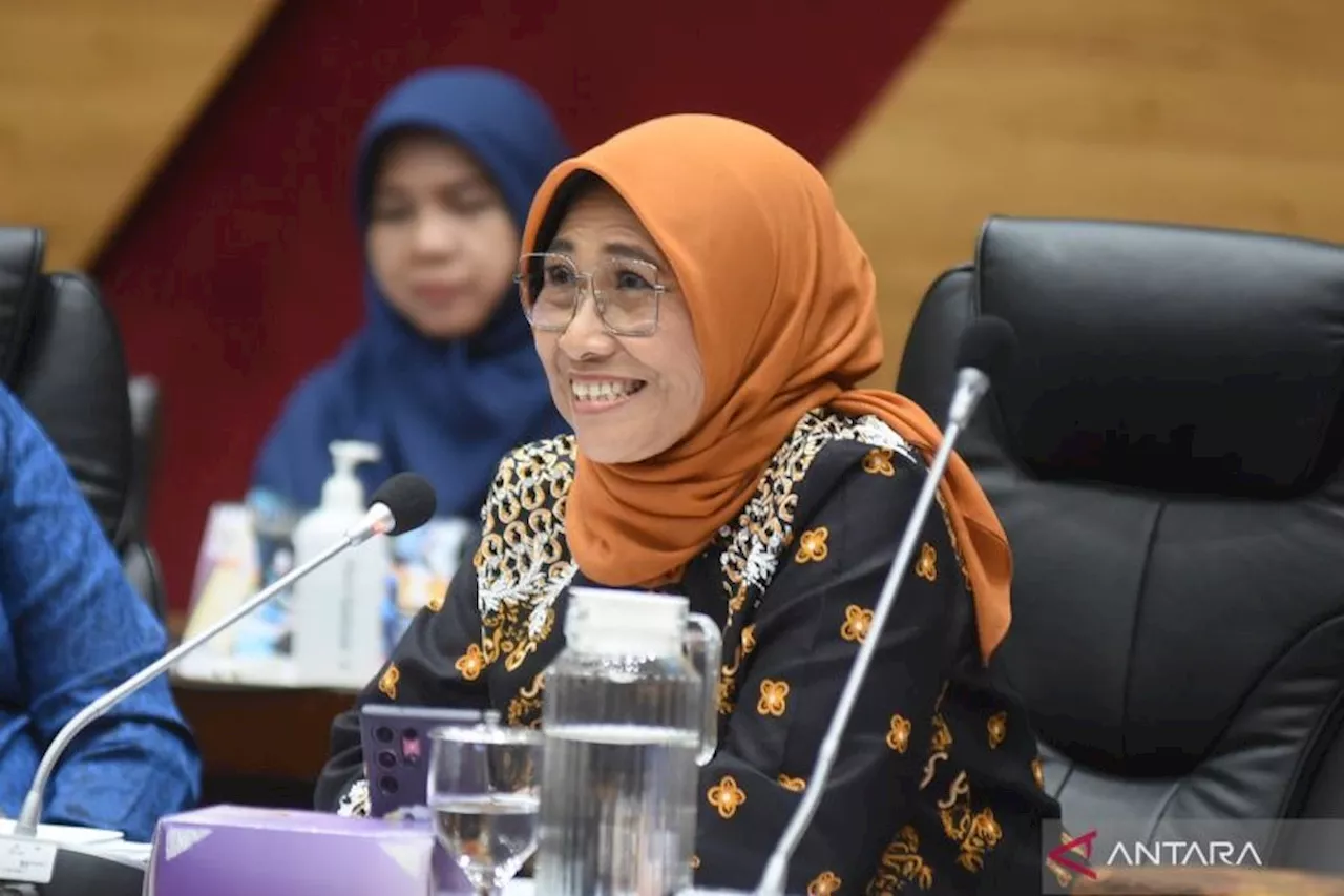 Hetifah DPR Minta Kemendikbudristek Usut Dugaan Kecurangan PPDB 2024