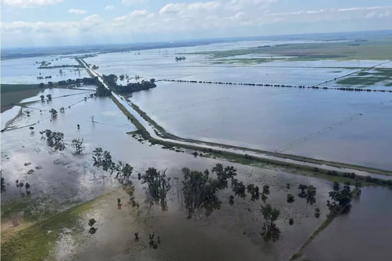 Midwest flooding devastation comes into focus as flood warnings are extended in other areas
