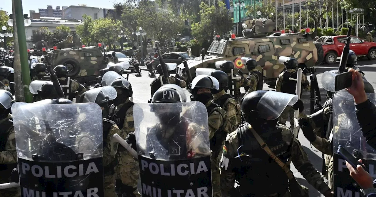 Bolivia: Militares golpistas se retiran de sede del Gobierno