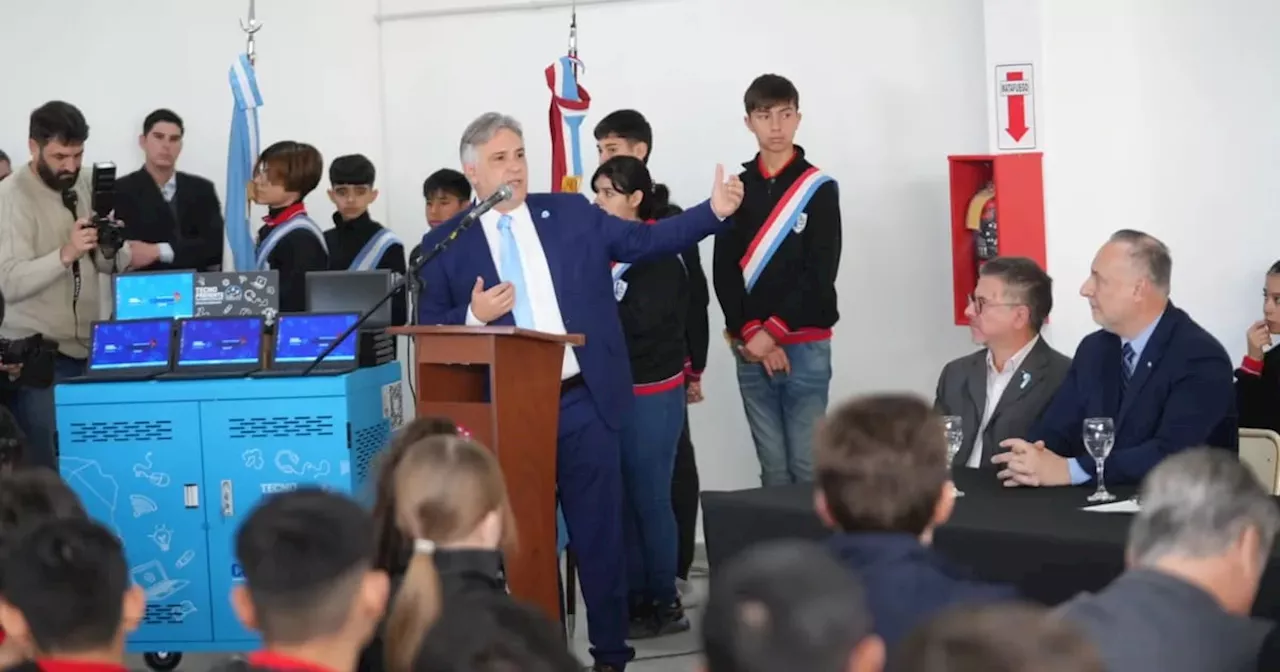 Eduardo Accastello y Martín Llaryora inauguraron una escuela secundaria y un tambo robotizado