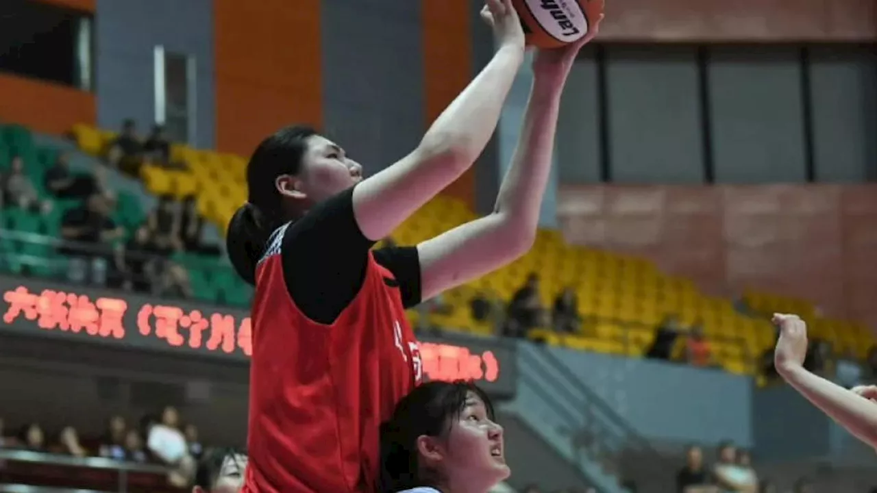 Viral Video Zhang Ziyu, Pebasket Wanita Asal China dengan Tinggi 220 Cm Kalahkan Indonesia