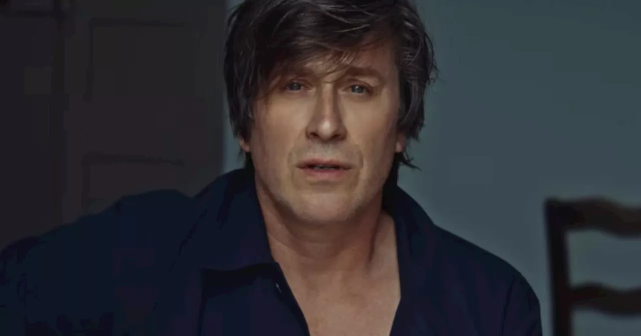 'Dans tes yeux' : Thomas Dutronc dévoile son nouveau titre en hommage à sa mère, Françoise Hardy