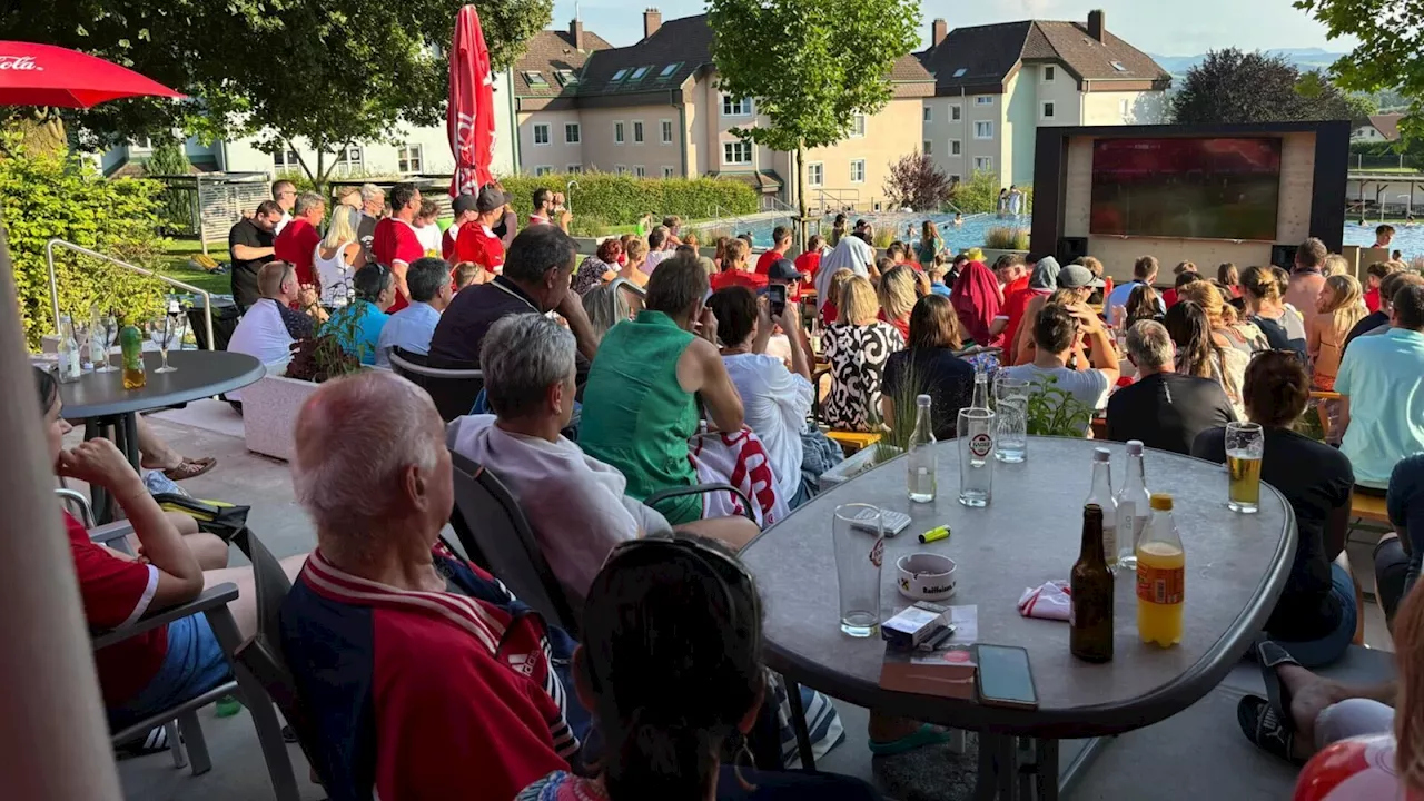 Aschbach feierte im Freibad den Sieg der Österreicher