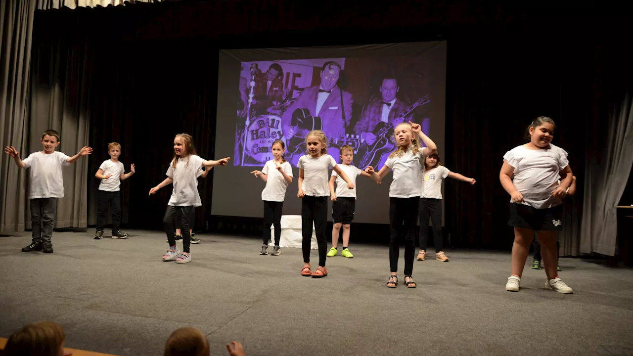 Groß-Siegharts: Abschied von alter Volksschule mit Theateraufführung