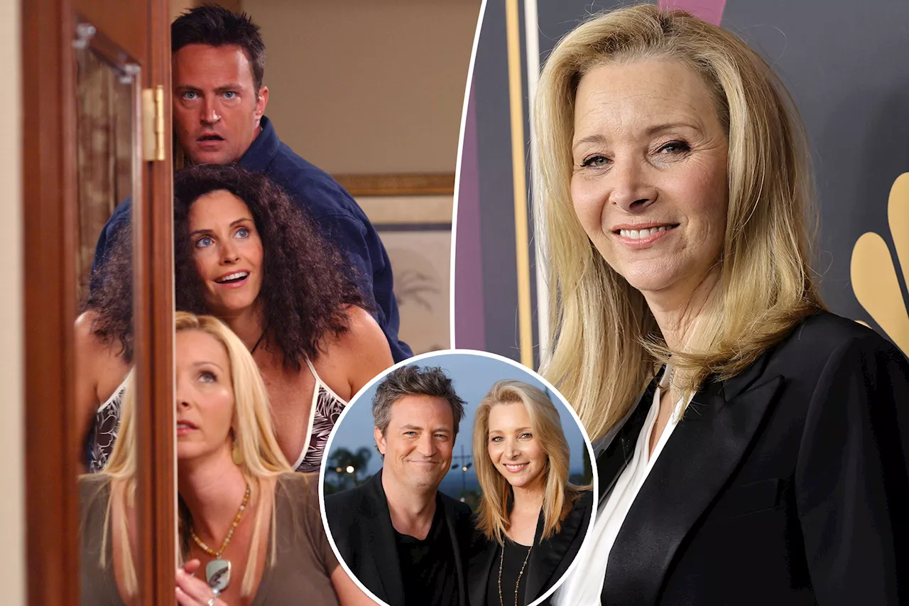 Lisa Kudrow reveals she's rewatching 'Friends' to celebrate Matthew Perry: 'I'm blown away'