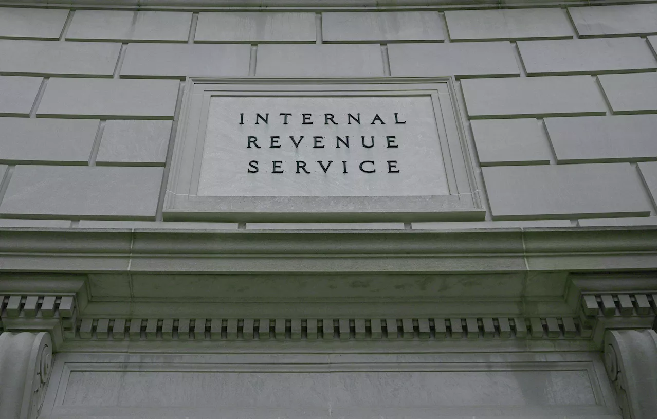 Hedge fund billionaire drops suit vs. IRS over tax leak as agency apologizes